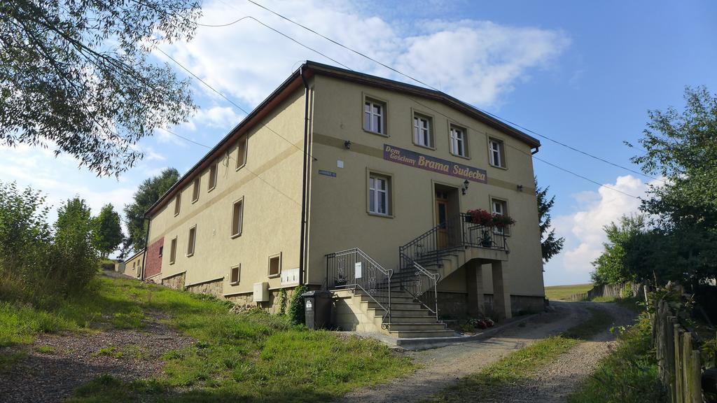 Dom Goscinny Brama Sudecka Lubawka Buitenkant foto